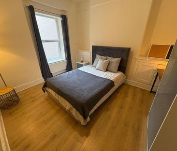4 bedroom flat to rent - Photo 5