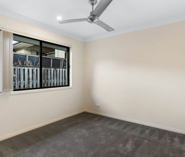 4 BEDROOM HOUSE WITH A POOL! - Photo 5