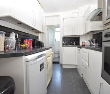 2 bedroom terraced house to rent - Photo 2