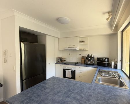Spacious Coastal Apartment in Boutique Complex - Photo 5