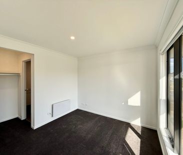 Brand New Family Living in a Thriving Armstrong Creek Pocket - Photo 1