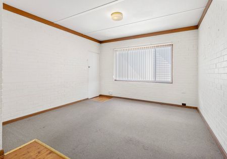 Home For Rent - Photo 3