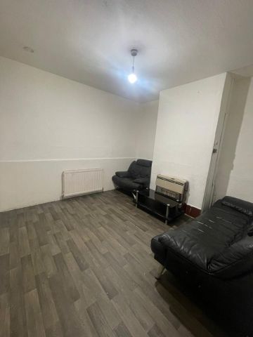 4 Bed Semi-Detached House, Coleridge Avenue, E12 - Photo 2