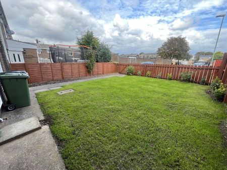 2 bedroom ground floor flat to rent - Photo 5