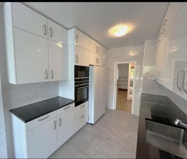 LUXUEUX ET SPACIEUX APPARTEMENT TRAVERSANT DANS RÉSIDENCE DE LUXE - Photo 1
