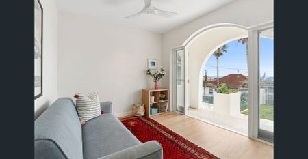 Luxury Coastal Family Residence in Highly Desired Locale - Photo 2