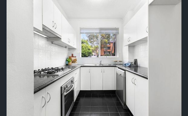 Fantastic apartment in sought-after location - Photo 1