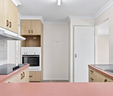 Spacious Four-Bedroom House - Photo 2