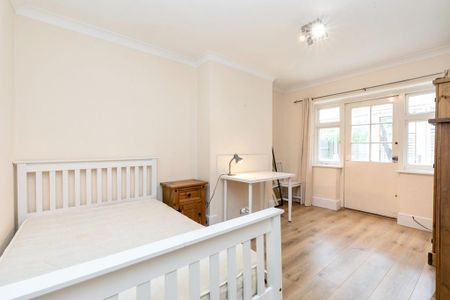 4 bedroom detached house to rent - Photo 4