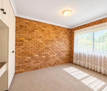 Low-Maintenance Villa with a Spacious Private Yard - Photo 2