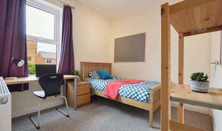 4 bedroom property with 2 bathrooms - Photo 4