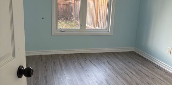 For Lease - 1816 Silverstone Crescent, Oshawa, Ontario - Photo 2