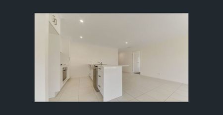 Lovely Modern 4 Bedroom Home - Photo 3