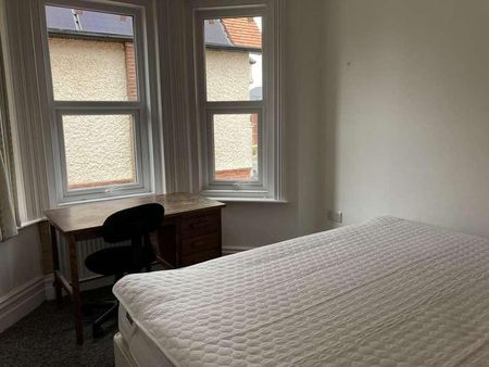 Bedroom Detached House In Winton, BH9 - Photo 5
