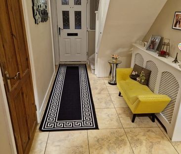 2 Bed Semi-Detached House, Alwyn Close, LU2 - Photo 2