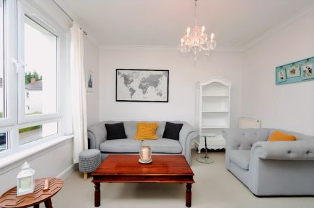 3Bedrooms, 1Bathrooms - Photo 2