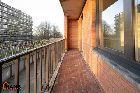 Volledig gerenoveerd appartement met terras en mogelijkheid tot het huren van een garagebox. - Foto 4