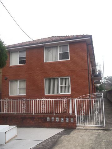 Spacious one bedroom apartment in a Small Block - Photo 4