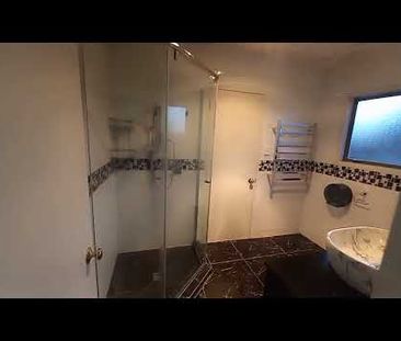 Spacious 4 Bedroom House in Mount Roskill - Photo 3