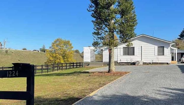Newly renovated cottage with rural views - Photo 1