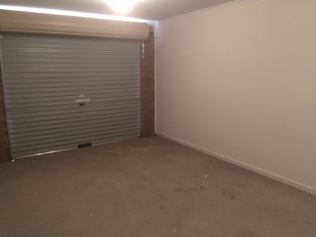 Modern 3 Bedroom Property in Paralowie - Photo 2