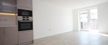 3 Bedrooms Flat to rent in Granta Court, Acton W3 | £ 694 - Photo 1