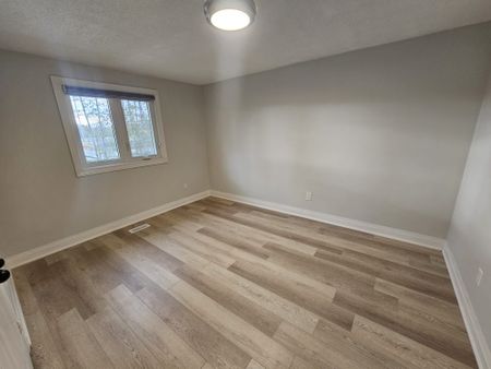 For Lease - 1959 Dalhousie Crescent Unit# Main Floor, Oshawa, Ontario - Photo 2