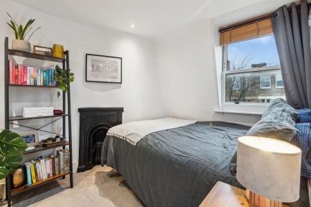 1 bedroom flat in Kensington - Photo 2