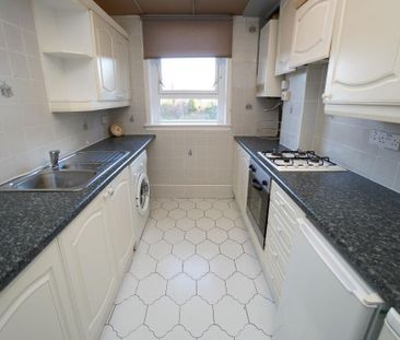 3 bedroom flat to rent - Photo 6