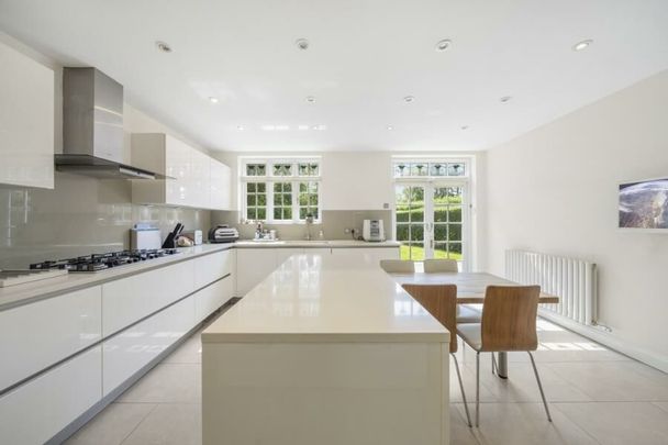 6 Bedroom House To Let - Photo 1