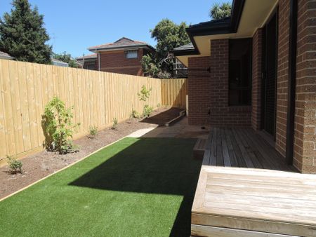 2/8 Lawford Street, BOX HILL NORTH - Photo 4