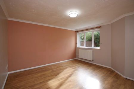 4 bedroom end of terrace house to rent - Photo 5