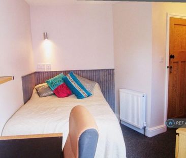 5 bedroom end of terrace house to rent - Photo 2