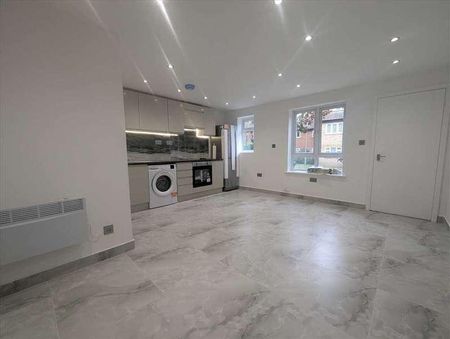 Burrell Close, Edgware, HA8 - Photo 3