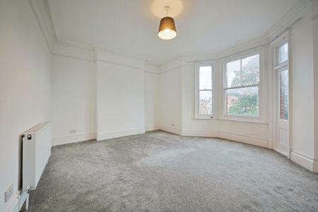 3 bedroom flat to rent - Photo 5