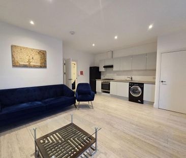 3 bedroom flat to rent - Photo 3