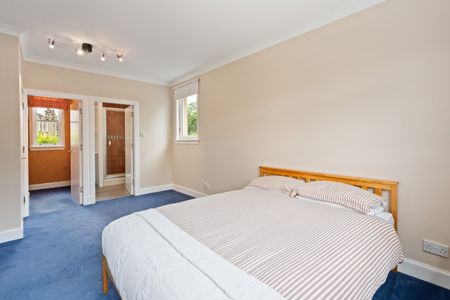 4 bedroom detached house to rent - Photo 5