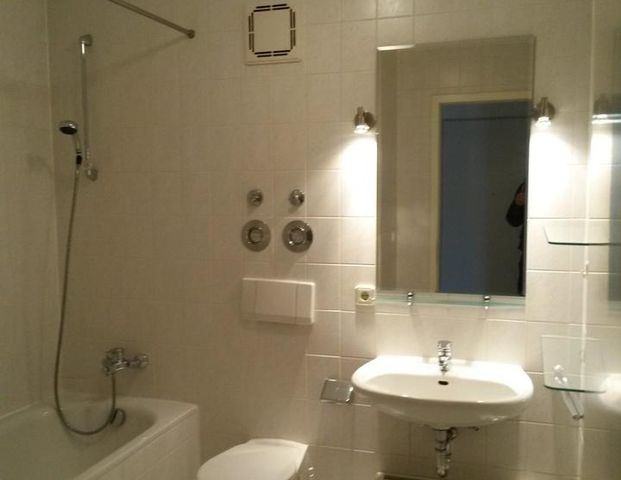 Gepflegte 1-Zimmer-Whg in Toplage! mit EBK, Balkon, Keller - Photo 1