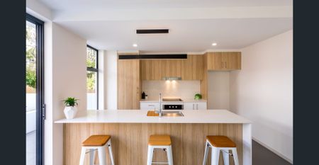 Lower level unit with massive tiled courtyard - Photo 4