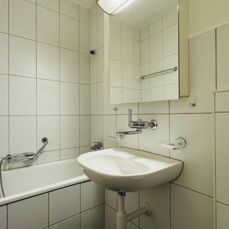 Gepflegte 1.5-Zimmerwohnung im Hinterhaus an zentraler Lage in Basel - Photo 4