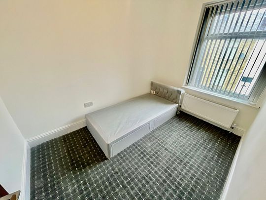 66 HALLAM ROAD ROOM 2 - Photo 1