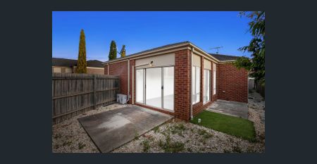 1/31 Horseshoe Circuit, Truganina, Vic 3029 - Photo 3