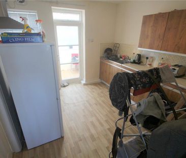 3 bedroom terraced house to rent - Photo 6