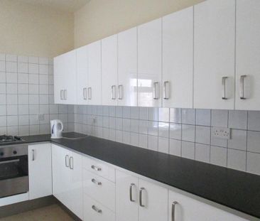1 bedroom in a flat share to rent - Photo 3
