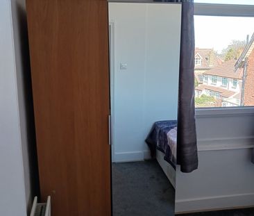 1 Bed Flat, Lower Addiscombe Road, CR0 - Photo 3