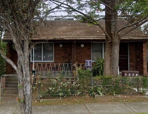 Tidy bedsitter, in an ideal location - Photo 1