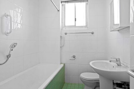 Unfurnished one bedroom apartment - Photo 4