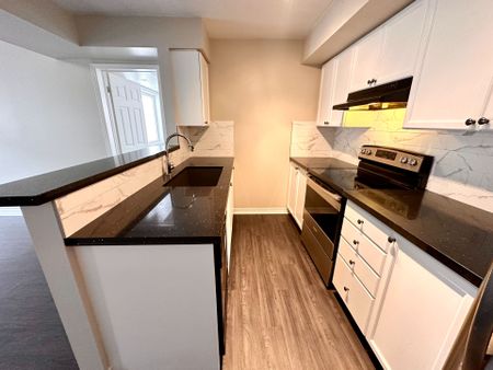 For Lease - 4975 Southampton Drive Unit# 300, Mississauga, Ontario - Photo 2