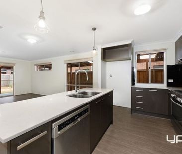 BEAUTIFUL FAMILY HOME - Photo 5