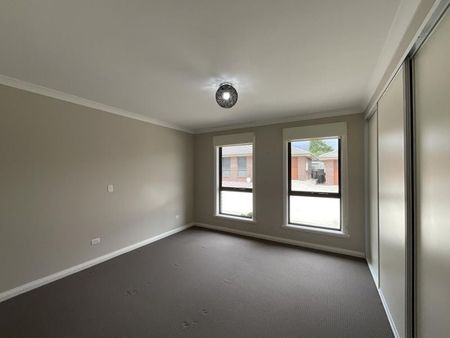 Modernised unit, you'll love Living Here! - Photo 3